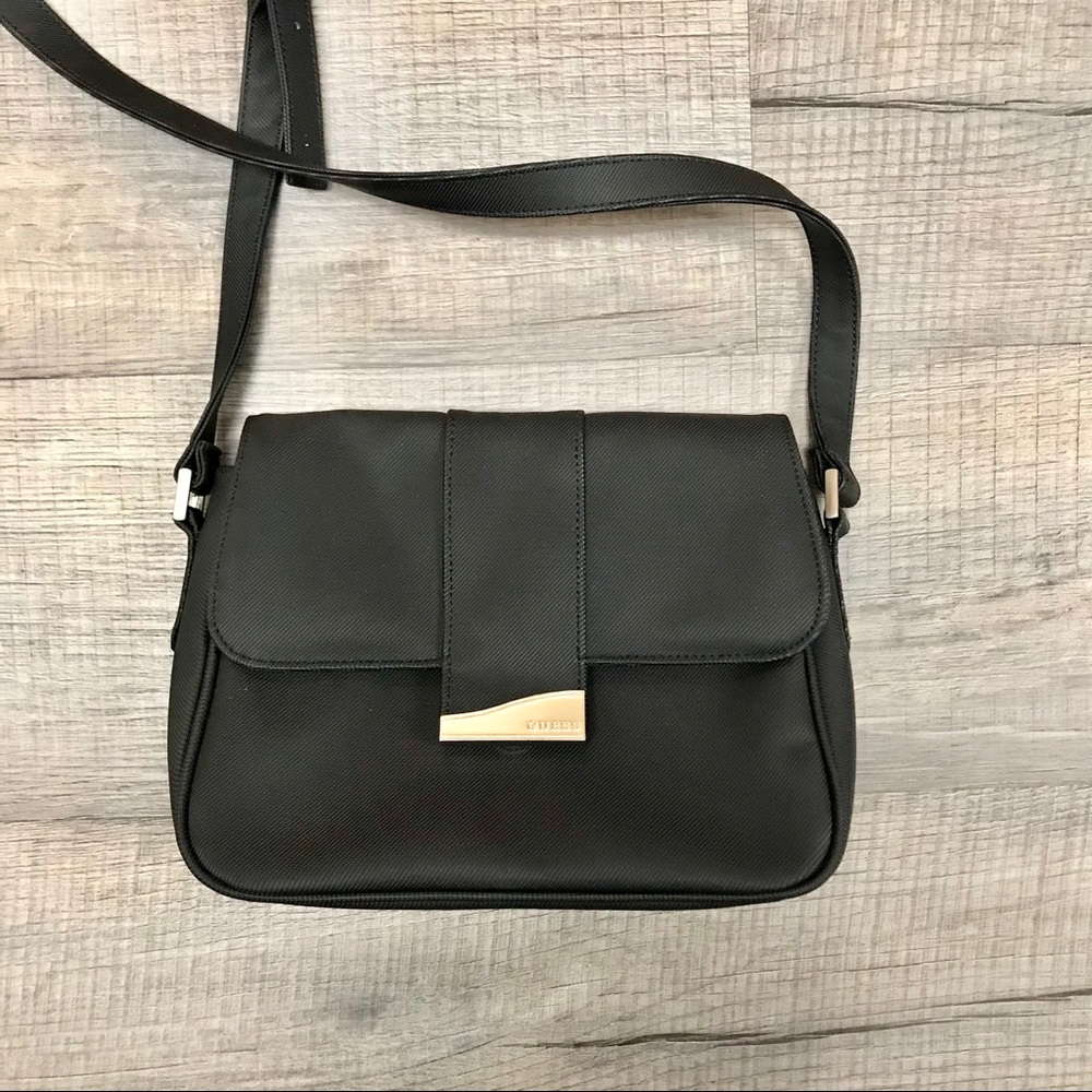 CLOSING SALE 🚨 GUESS Black Crossbody Pocketbook Purse Bag